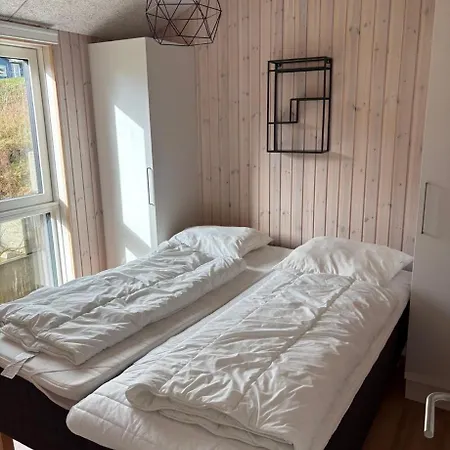 Sea View House With Sauna & Hot Tub For 8 بيت للعطل *