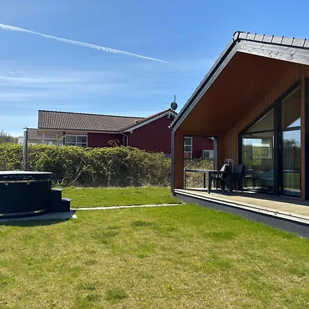 Sea View House With Sauna & Hot Tub For 8 Holiday home