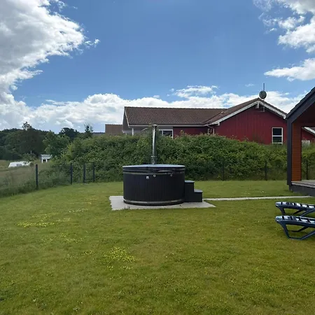 بيت للعطل Sea View House With Sauna & Hot Tub For 8 *